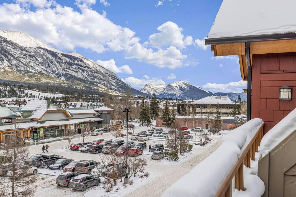 Mountain Vista Escape Downtown Canmore